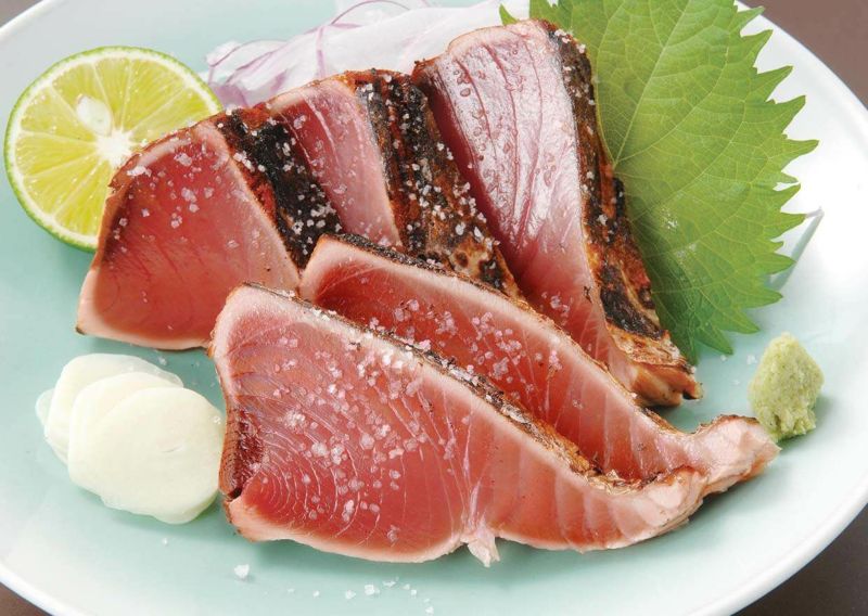 かつおのたたきは塩派 　MAXZEN JR156HD01WH ser11 極カツオのたたき「田野屋銀象」天日塩付1節（3～4人前）｜極カツオの